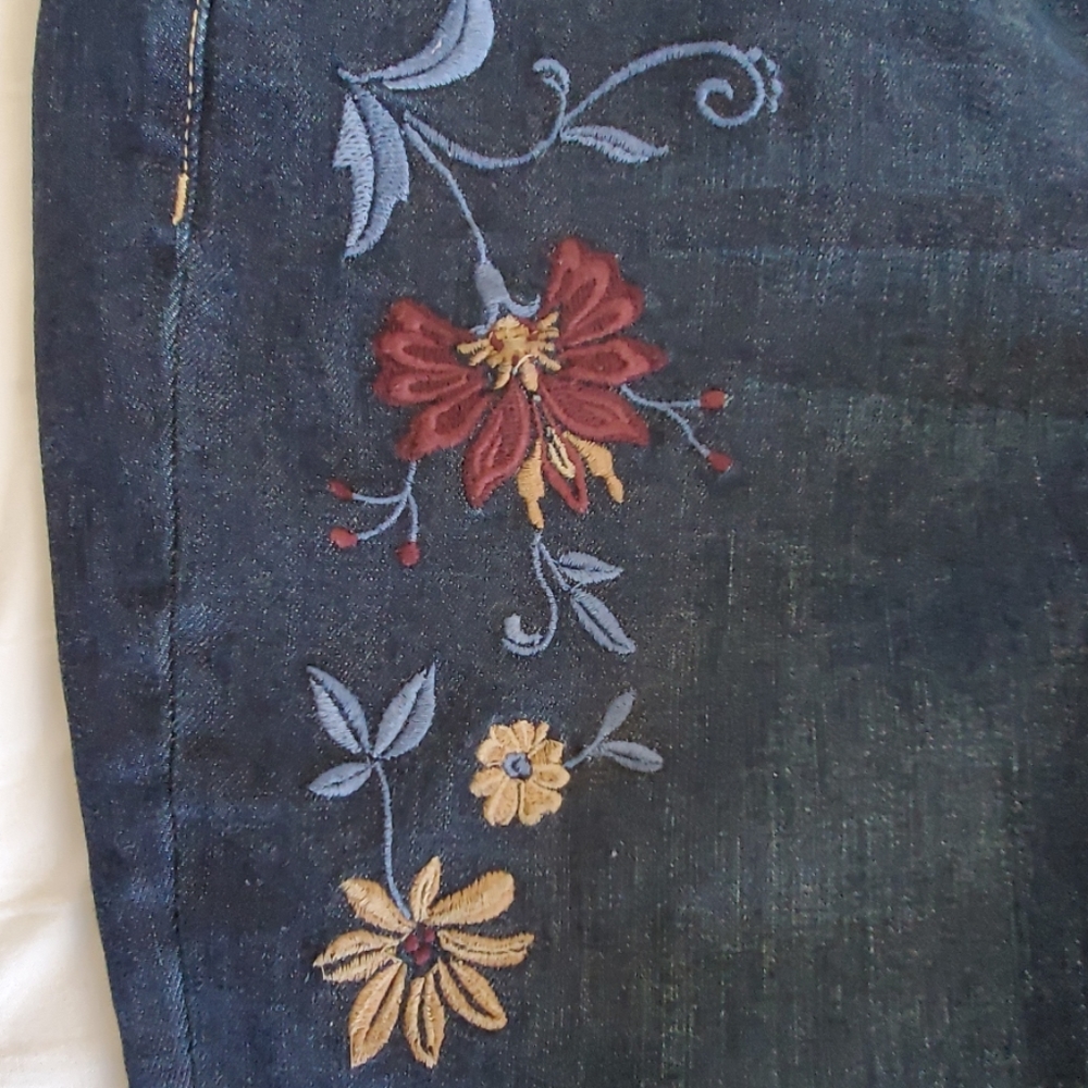 Embroidered jeans - Picture 2 of 5